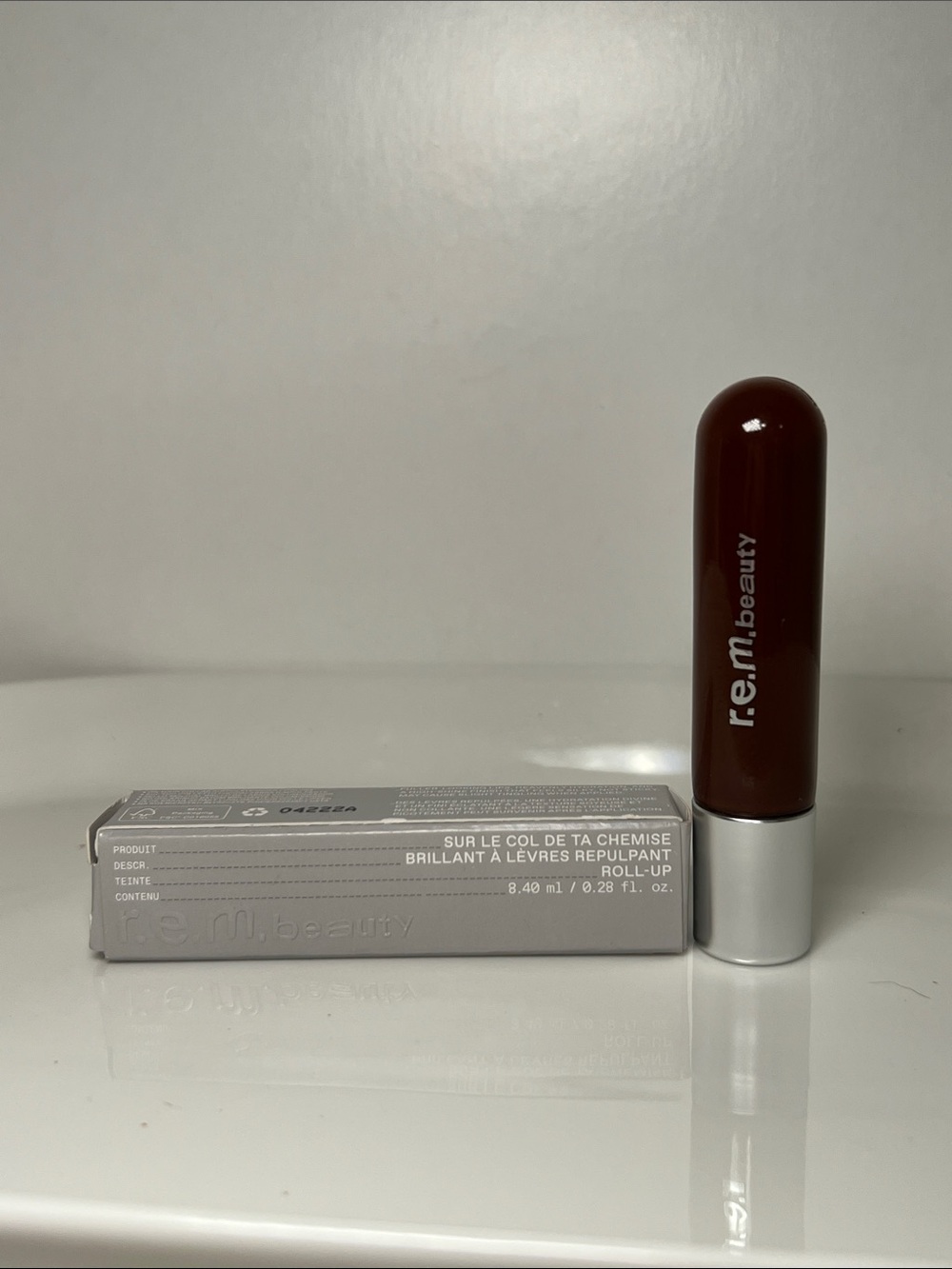 r.e.m. beauty Roll-Up Lip Gloss